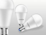 trois types différents d'ampoules LED sur un fond blanc