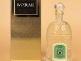 une image représentant un flacon d'eau de Cologne « Imperial » à côté d'une boîte
