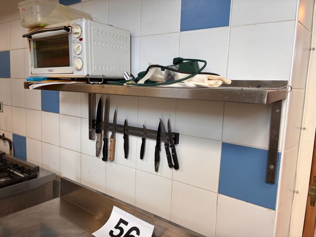 Trois tablettes murale inox (différentes longueur). Frais en sus ...