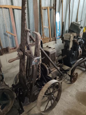 a small machine that is sitting in a garage