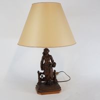 Lampe en régule patiné à décor de paysanne au panier - H.