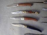 many knives that are lined up on a table