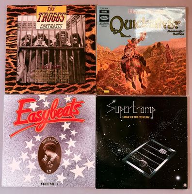 quatre pochettes d'albums différentes, représentant divers albums, sur un fond blanc