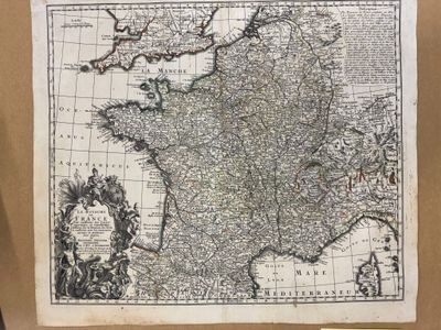 une vieille carte de la France sur un morceau de papier brun