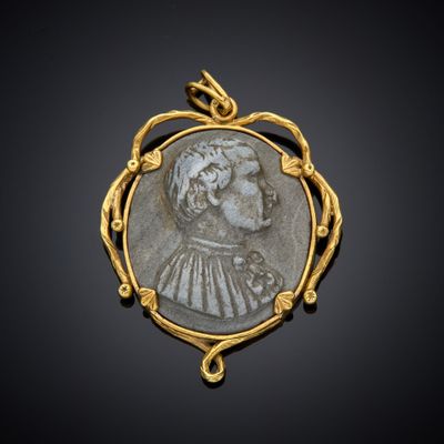 une pièce d'or et d'argent à l'effigie d'une femme