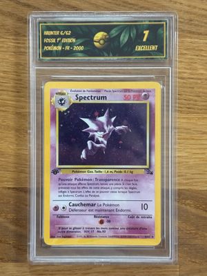 gros plan d'une carte pokemon sur une table