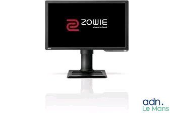 L'écran de l'ordinateur affiche le logo Zowie.