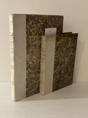 deux livres empilés l'un sur l'autre