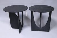 ETHNICRAFT. Paire de tables d'appoint en chêne teinté noir.