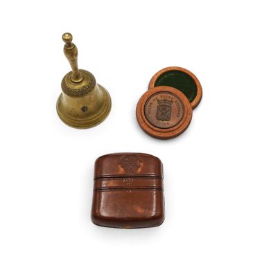 une image représentant une petite boîte avec un briquet et une autre petite boîte sur laquelle figure un briquet