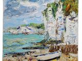 une peinture à l'huile représentant un bateau sur une plage, près d'une falaise