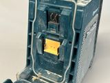 an old radio that is sitting on a table