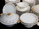 a lot of plates and bowls that are stacked together