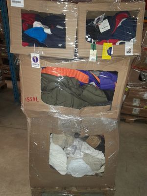 Lot DE Solderie Dont Vetements + Chaussures + Plaids + Quelq…