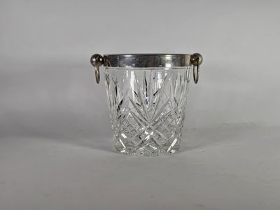 Seau à glace en cristal taillé et métal argenté. H : 21 cm - Photo 1
