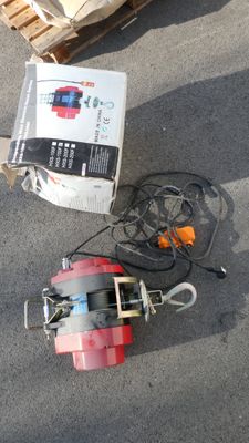 - 1 Palan suspendu 150 Kg avec télécommande. 20m. Vendu sans…