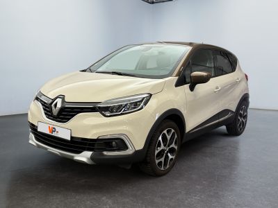 le nouveau renault c - cross suv est garé dans un showroom