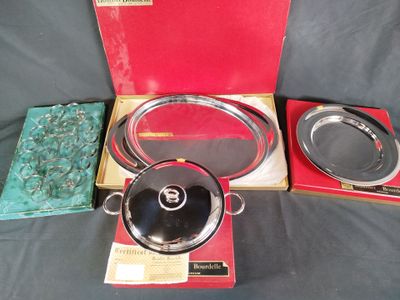 a red box with a black lid and a silver pan in it