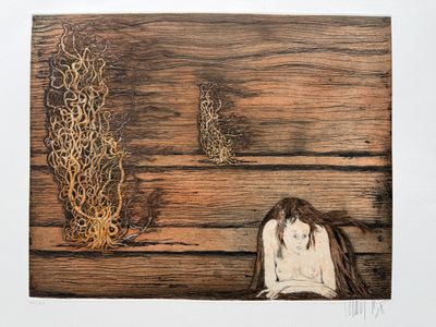tableau représentant une femme assise devant un mur en bois d'où jaillit une plante