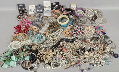 a pile of assorted jewelry sitting on a table