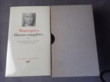 un livre sur lequel figure la photo d'un homme