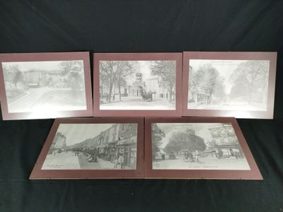 trois vieilles photos en noir et blanc d'une rue bordée d'immeubles