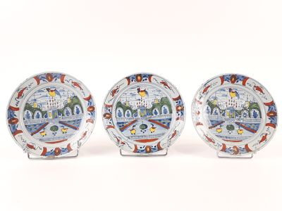 three plates with a picture of the white house on them