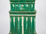 une image représentant un vase vert surmonté d'un dôme