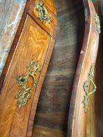 Commode tombeau en bois plaqué, ouvrant par quatre tiroirs s… (photo 6)