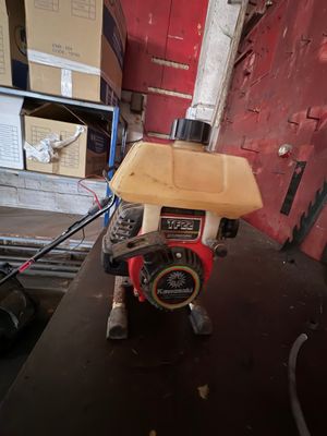 une machine posée sur une table dans une pièce
