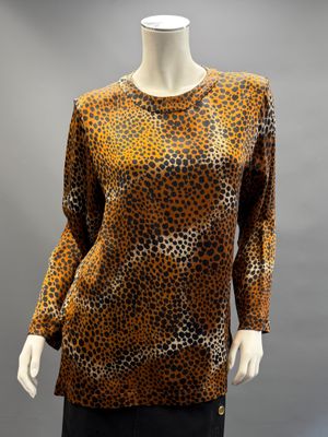 a mannequin mannequin wearing a leopard print top