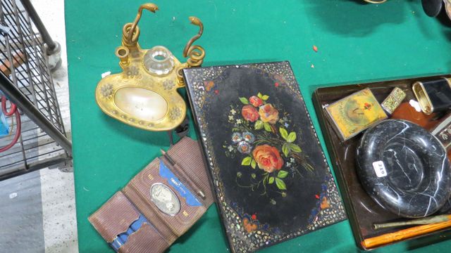 Charmant écritoire de voyage en bois ou carton laqué noir à décor...