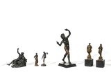 une image représentant un ensemble de figurines en bronze représentant des hommes et des femmes