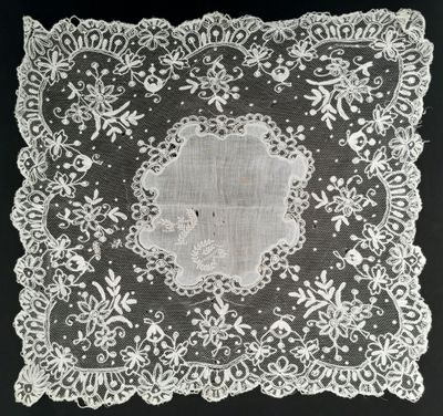 Mouchoir de mariée Dimensions : environ 35 x 37 cm (petits a…