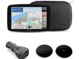 une image représentant un appareil GPS avec un chargeur de voiture