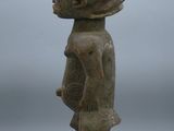 an old statue of a man with a hat on his head