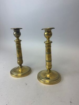 paire de bougeoirs anciens en laiton datant du début des années 1900