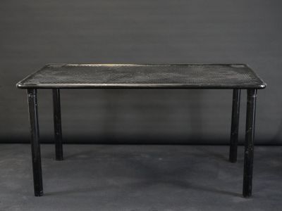 Table de repas rectangulaire à plateau perforé en métal laqu…