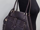 sac à main en cuir marron sur un mannequin, mannequin, mannequin, mannequin, mannequin, mannequin, mannequin, mannequin, manne