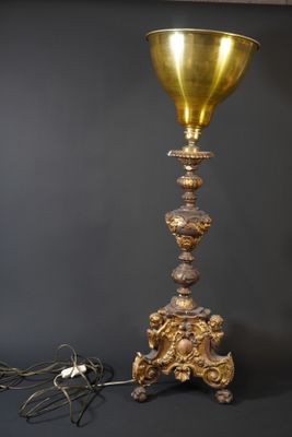 an image of a lamp that is on top of a table