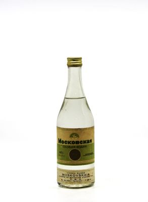 la bouteille est vide et prête à être remplie d'une boisson