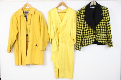 Reunion of two jackets and a dress: -BURBERRY'S. Sea Lin - 75965424-204