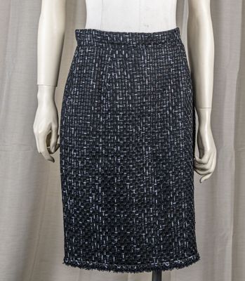 CHANEL Jupe droite au genou en tweed coton tressé noir et mi… - Photo 1
