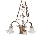 une image représentant un lustre orné de fleurs et de feuilles