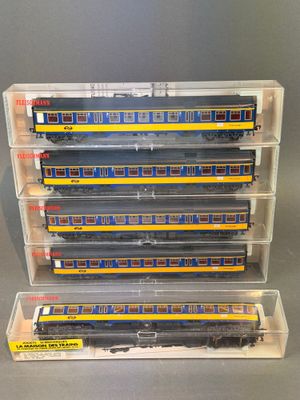 une pile de wagons posée sur une table