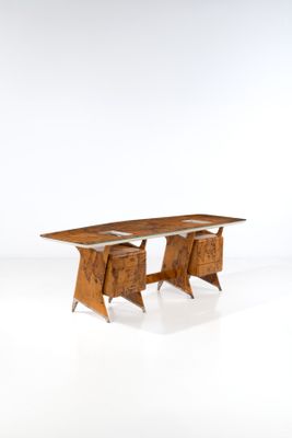 une image représentant une table en bois à deux pieds sur fond blanc