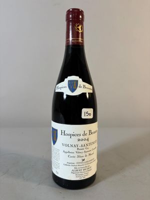 une bouteille de vin posée sur une table