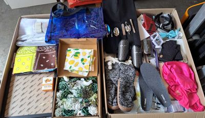 235 / 1 palette de 154 kg de mix (cadre photo, bandana…