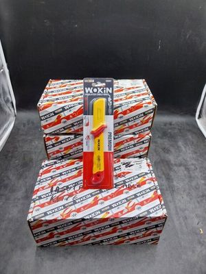 trois cartons de brosses à dents à l'arrière d'un camion