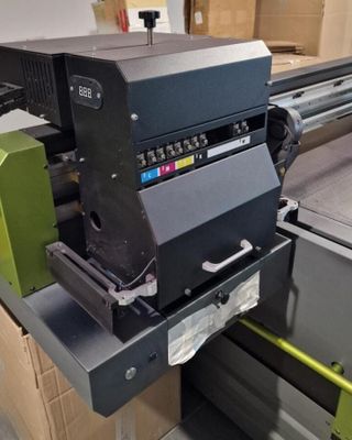a machine that is sitting on a table in a room